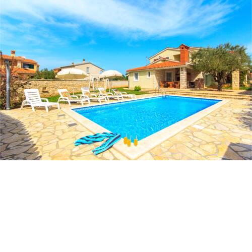 Four-Bedroom Holiday Home in Golubovo