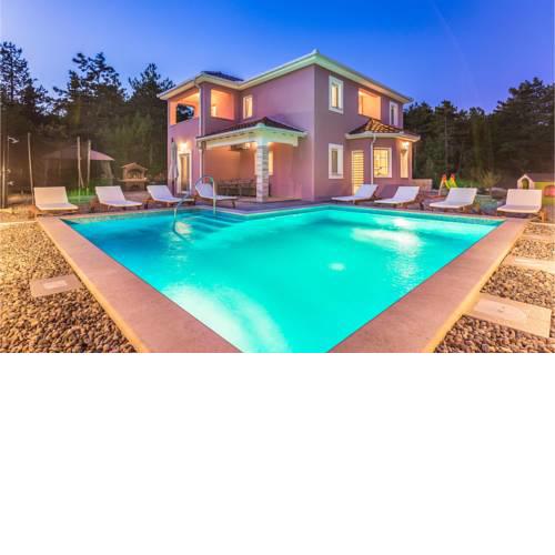 Four-Bedroom Holiday Home in Imotski