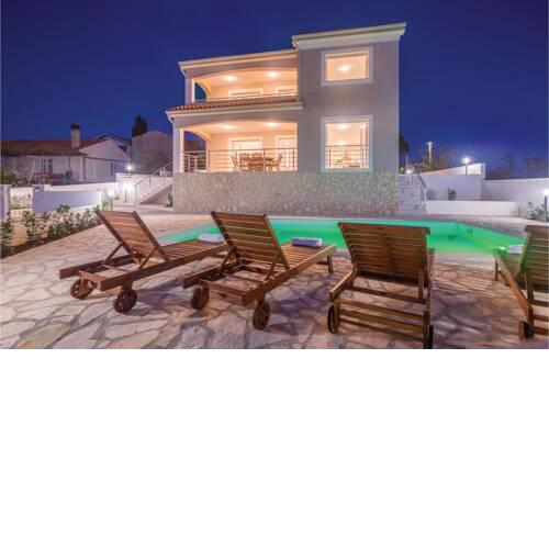 Four-Bedroom Holiday Home in Linardici