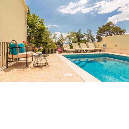 Four-Bedroom Holiday Home in Makarska