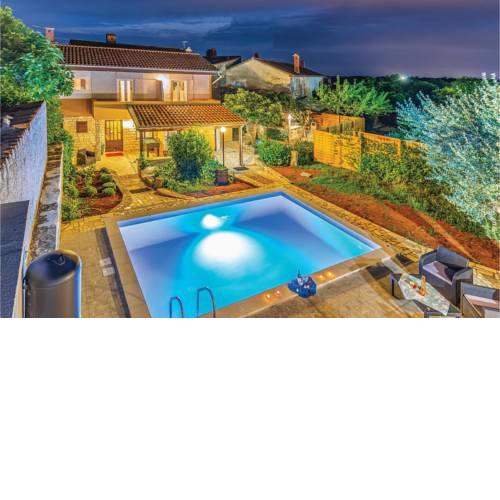 Four-Bedroom Holiday Home in Pavicini
