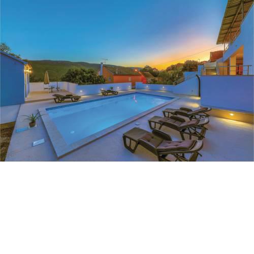 Four-Bedroom Holiday Home in Primorski Dolac
