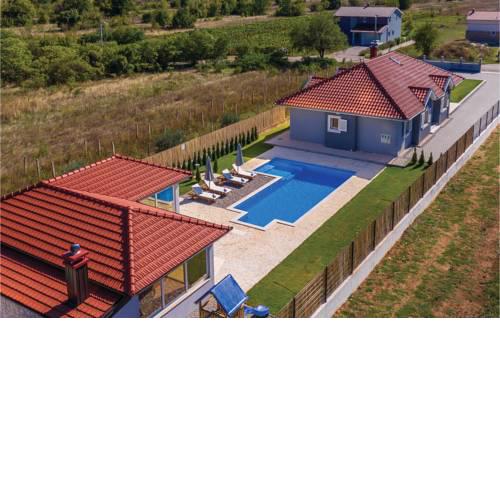 Four-Bedroom Holiday Home in Prolozac