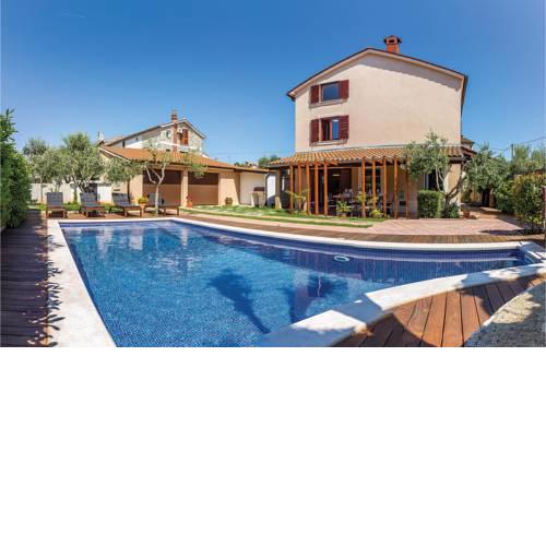 Four-Bedroom Holiday Home in Pula