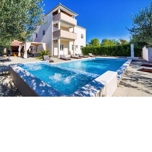 Four-Bedroom Holiday Home in Radasinovci