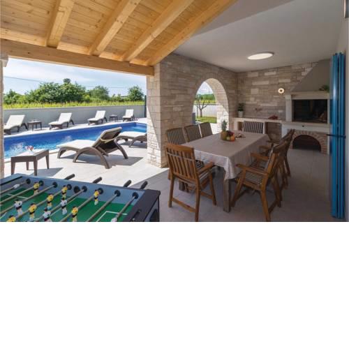 Four-Bedroom Holiday Home in Radeki Polje