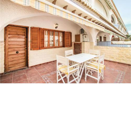 Four-Bedroom Holiday Home in Santa Pola