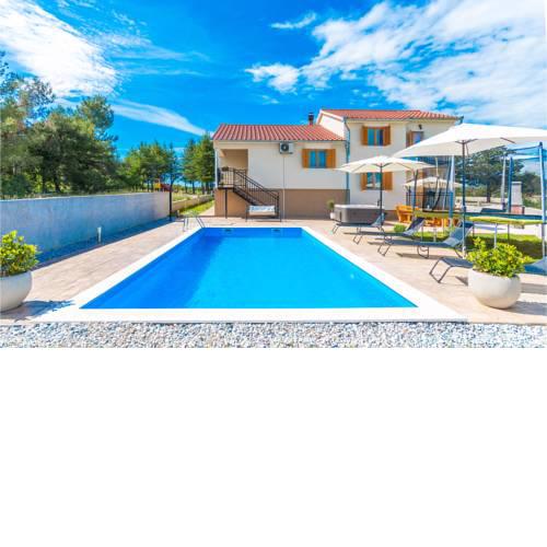 Four-Bedroom Holiday Home in Sikovo