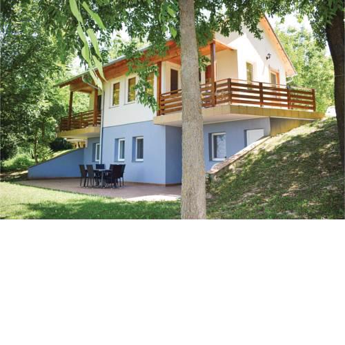 Four-Bedroom Holiday Home in Szolad
