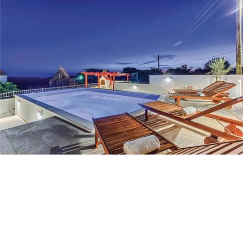 Four-Bedroom Holiday Home in Vinovo Gornje