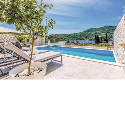 Four-Bedroom Holiday Home in ZAton Mali