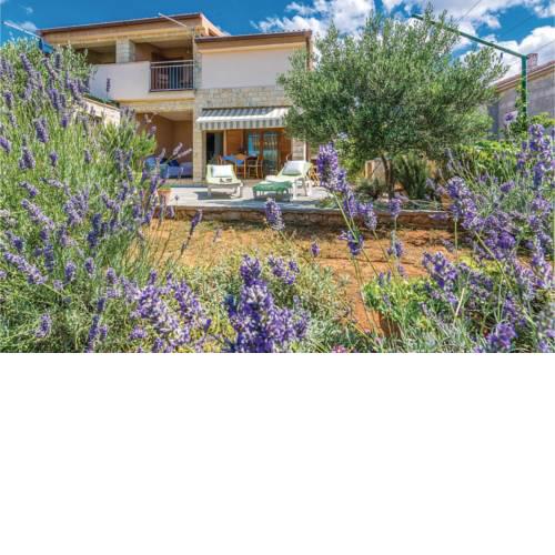 Four-Bedroom Holiday home Maslenica with Sea View 01