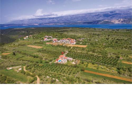 Four-Bedroom Holiday home Novigrad 06