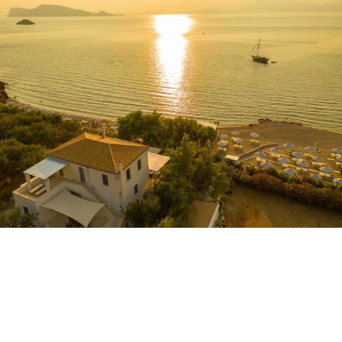 Four Seasons Hydra Luxury Suites