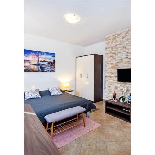 F&R Apartments