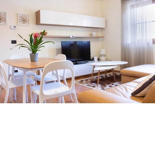Free Parking 2-Bedroom for 5 Guests Ski In/Ski Out