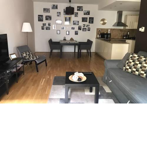 Fresh, Stylish Apartment in the center!