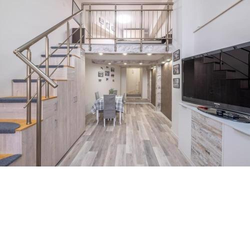 Freshly Renovated 1 BDRM Loft in Old Center