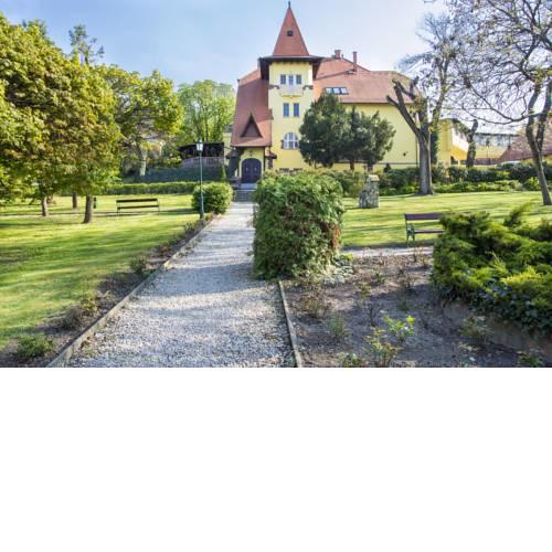 Fried Castle Hotel Resort