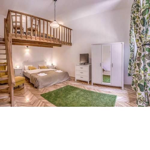 Friendly Vivid Home in the Hub of the City