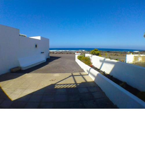 Front Beach House For Relax