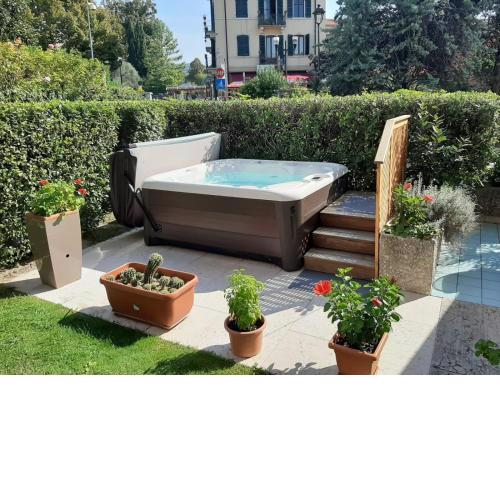 Front Lake Studio with Loft Bed and Pool