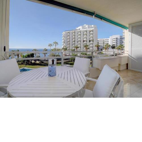 Front line beach apartment 2 bedr