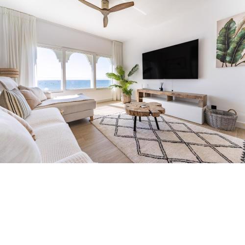 Frontline beach Luxurious apartment