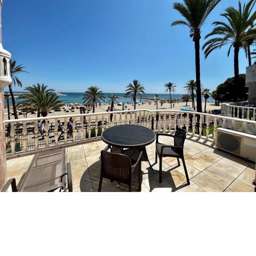 Frontline sea - Center of Puerto Banus -Unique