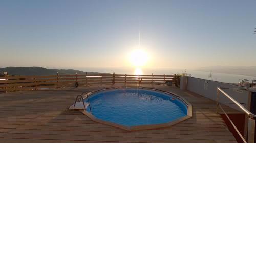 Froso apartment with pool, jacuzzi & endless view