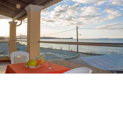 Frosos Beachfront Maisonette Acharavi