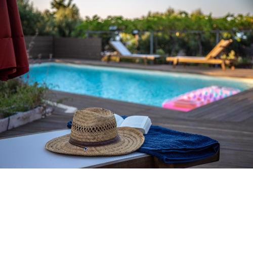 Fuego Sagrado Hideaway-A Poolside Retreat