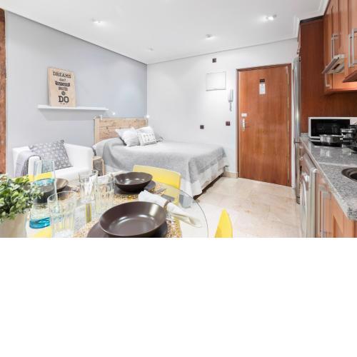 Fuencarral Apartments by Flatsweethome