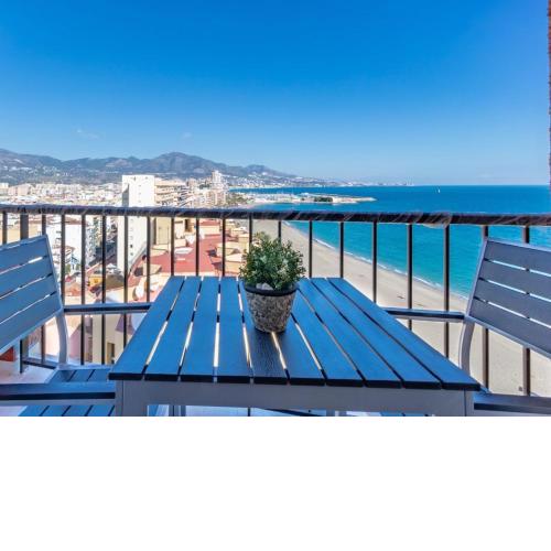 Fuengirola. Bonito apartamento en Paseo Marítimo. Espectaculares vistas al mar. Primera línea
