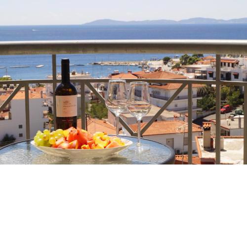 Fully equipped 2-bedroom flat unique view all year