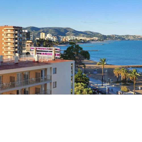 Fully-equipped, ideal beach-front apartment