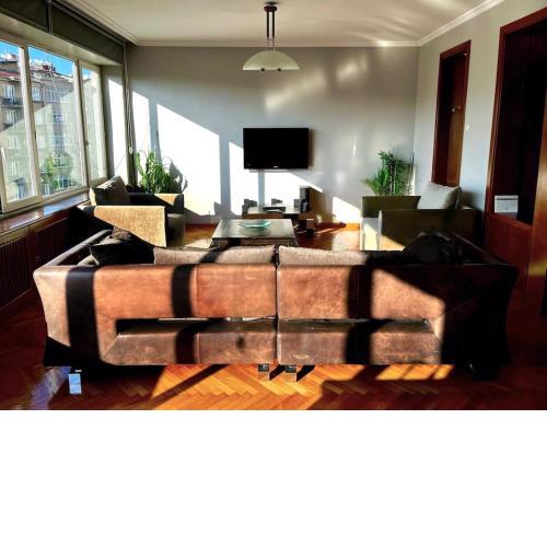 Fully Equipped Sunny Flat near Metro w/ City View