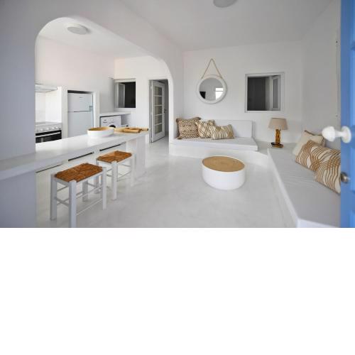 Fully renovated 2 bedroom apartment near the restaurants and shops in Ioulida, Kea