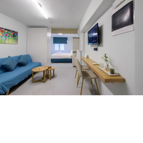 Fully renovated underground flat in Pagrati