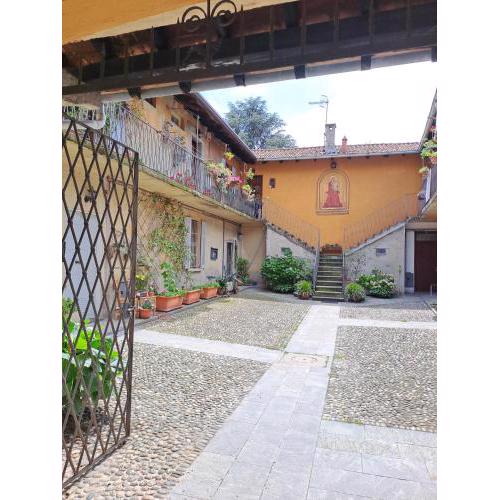 Gabbino holiday /Appartamento in suggestiva corte