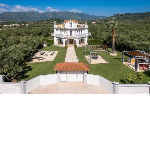 Gala's Elegant Home Villa