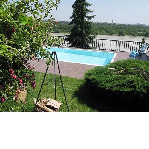 Garden House Flat with pool and relaxing Danube view
