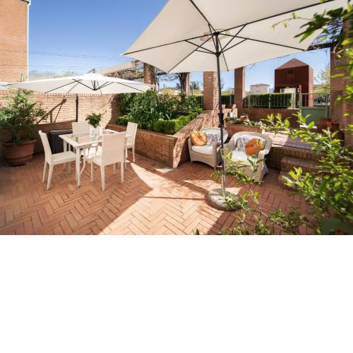 Garden Terrace Luxury Flat in Center Town