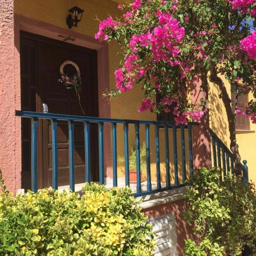Gardenhouse In The center of Corinth
