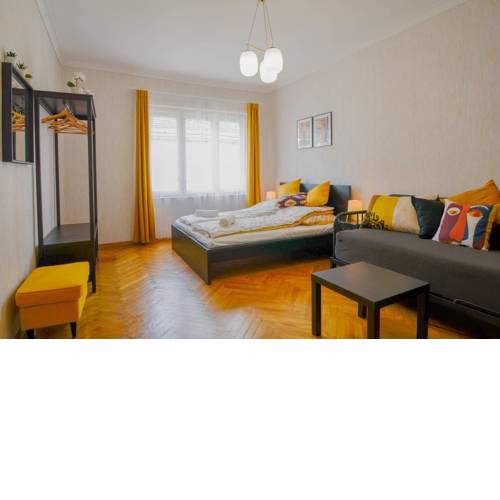 Gellert View 2BR with Direct Airport Bus in City Central