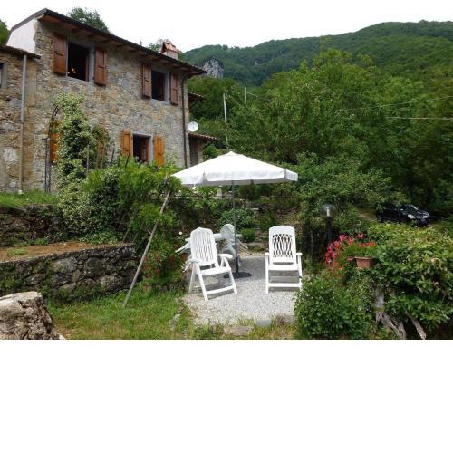 Gemütliches Ferienhaus in Camaiore mit Garten, Terrasse und Grill