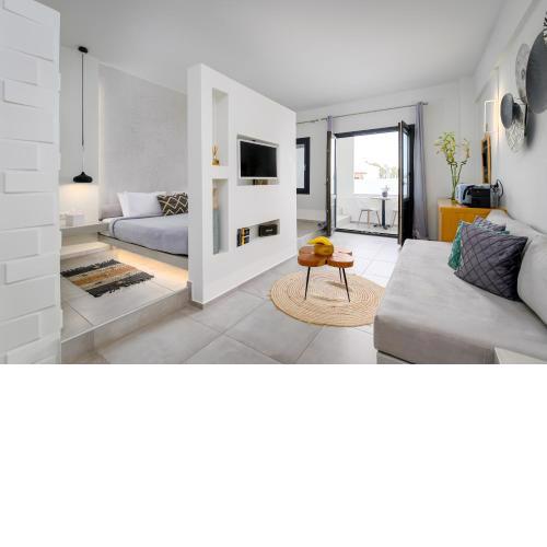 George & Joanna Suites Santorini