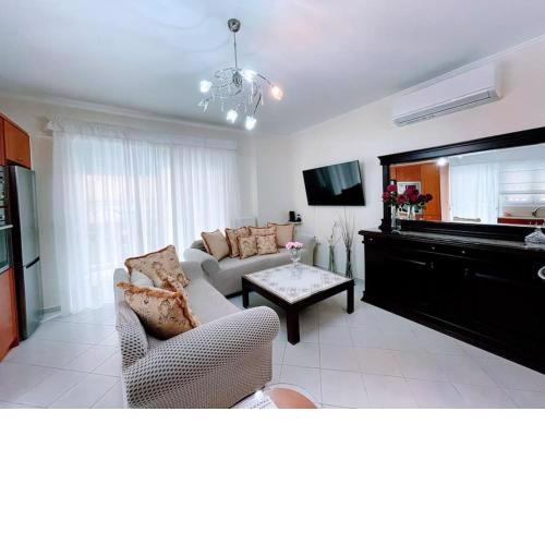 Georgia centre flat - 10 min from the beach