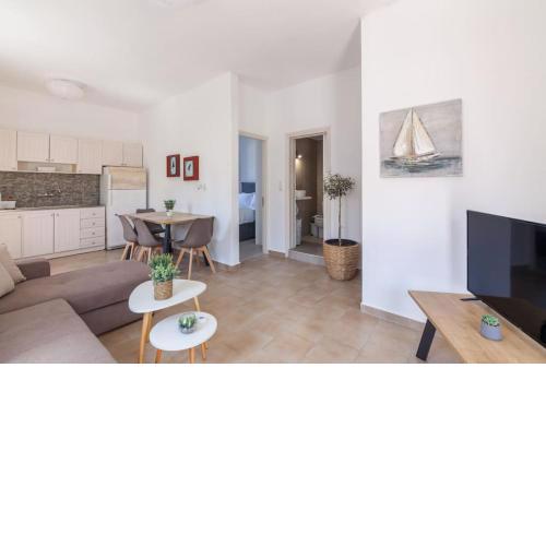 Geo's Lovely Two Bedroom Island Apartment