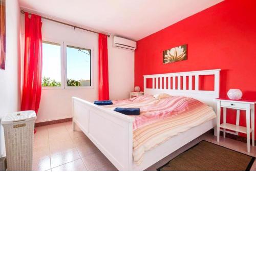 Gepflegter privater Bungalow bei Valle San Lorenzo, mit großer Terrasse, tropischem Garten, und Meerblick